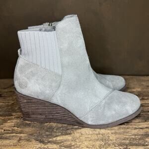 Toms Suede Wedge Boots Gray 8 Ankle Bohemian Business Casual Side Zip EUC